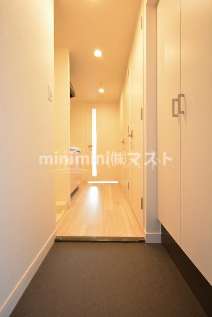玄関　※同マンション別間取り参考写真です