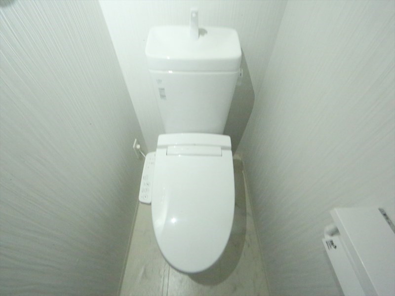 トイレ　温水洗浄暖房便座付トイレ