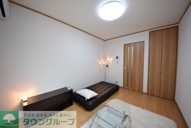 居室・リビング　明るいフローリングの綺麗なお部屋