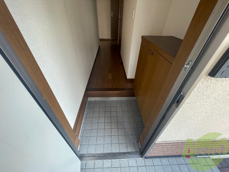 玄関　洗面台はシンプルなつくりで手入れがしやすそうですね。