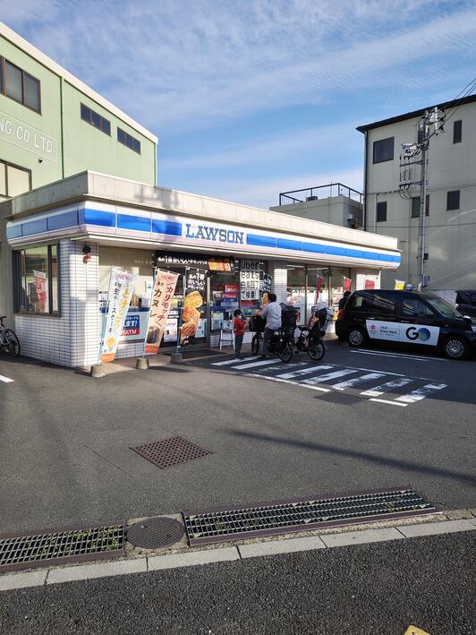 コンビニ　ローソン白鳥4丁目店（コンビニ）まで394m