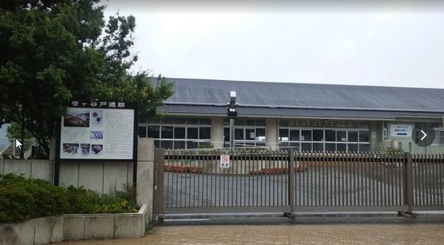 小学校　厚木市立上依知小学校（小学校）まで650m