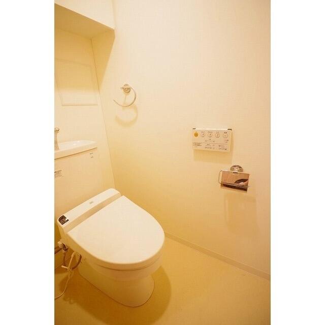 トイレ　同間取りタイプの室内写真です