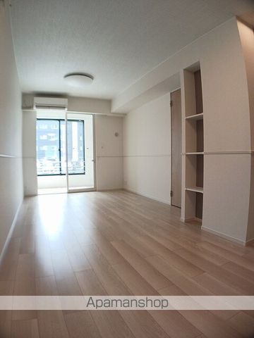 Corso Presso Iの居間写真
