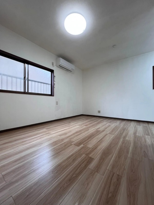 高橋アパートの居間写真