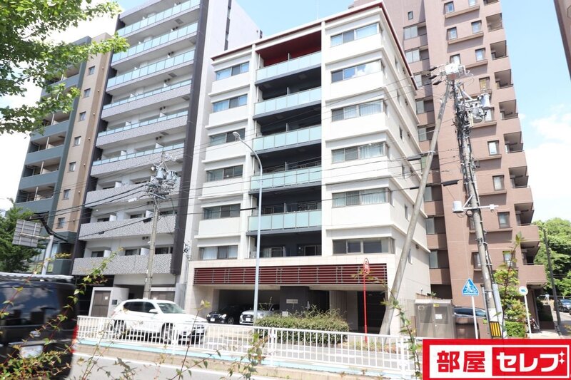 建物外観　タイル張りの立派な外観です。