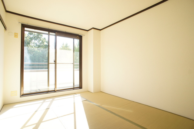 その他部屋・スペース　しっとりと落ち着いた雰囲気の和室。ゴロゴロするには最適かも☆
