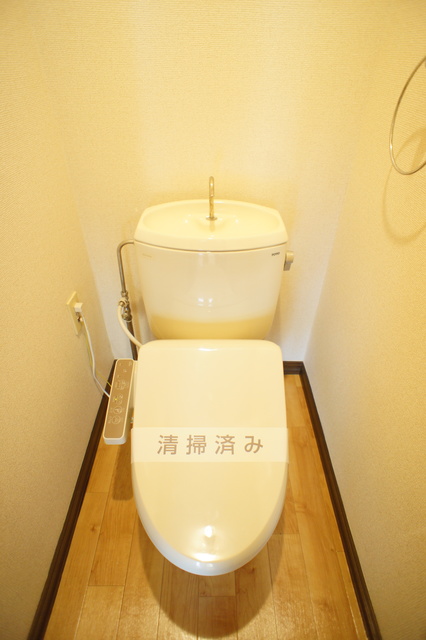 トイレ　白を基調とした空間で清潔感のあるトイレです♪