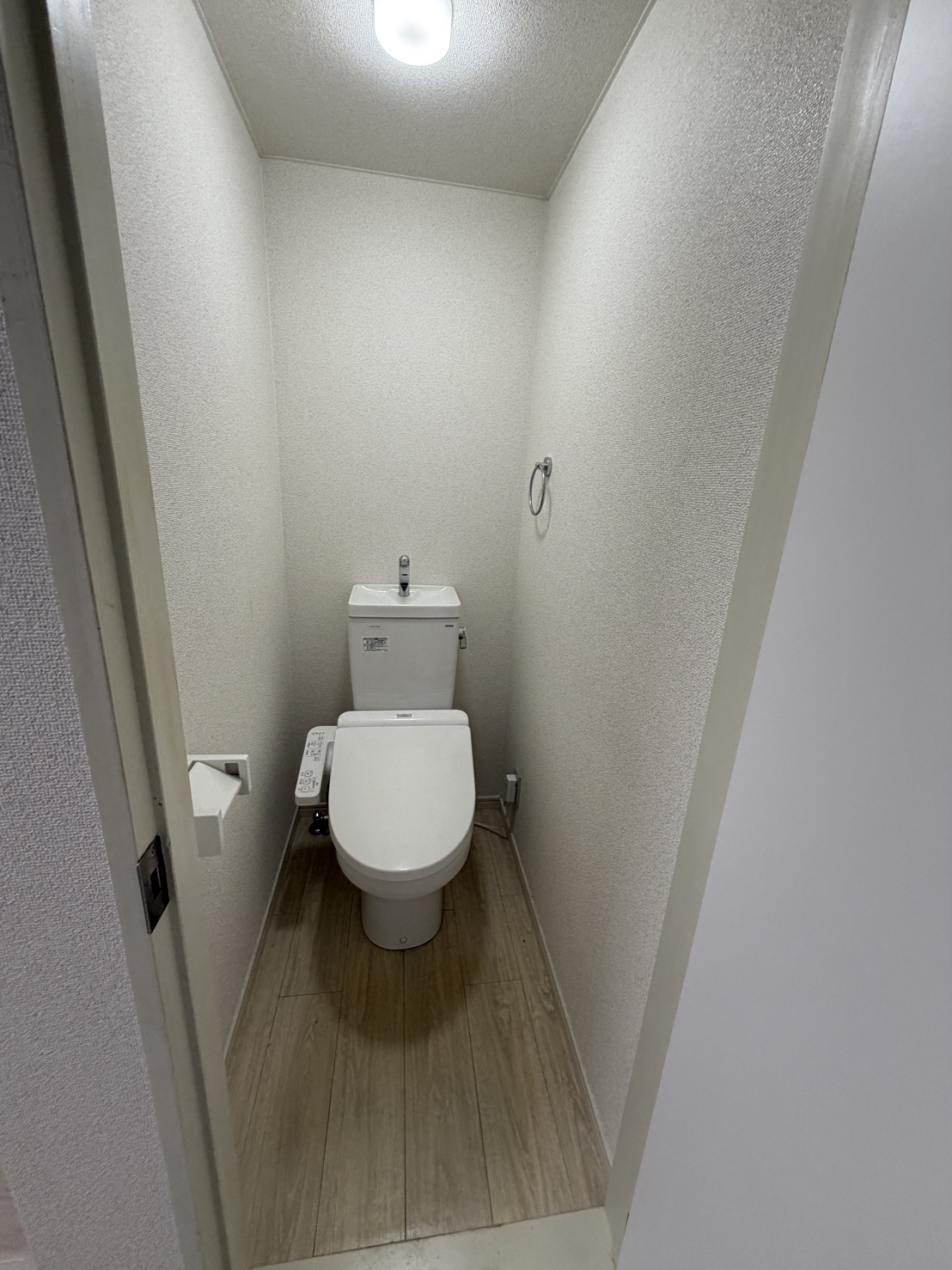 ＪＲ山手線 新宿駅 徒歩10分 4階建 築38年のトイレ写真