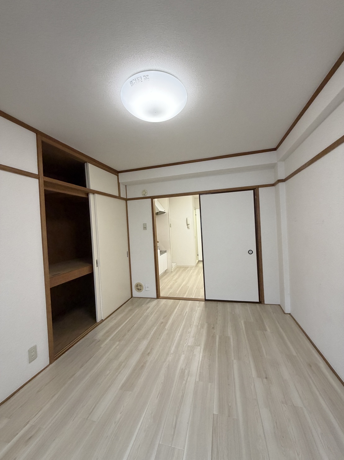 ＪＲ山手線 新宿駅 徒歩10分 4階建 築38年の内装写真