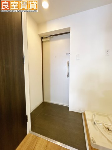 玄関　※このお写真は同物件の別のお部屋のお写真です。現状優先。