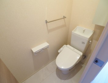 東急田園都市線 高津駅 徒歩11分 3階建 築7年のトイレ写真