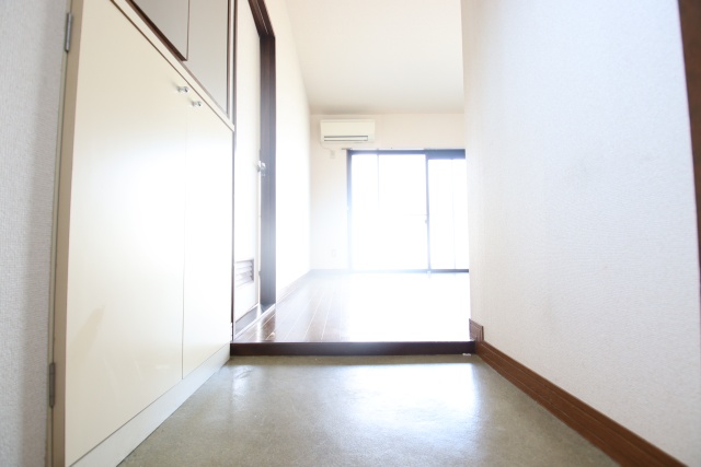 玄関　※別号室の参考写真です※