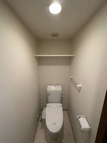 小田急多摩線 栗平駅 徒歩7分 3階建 築13年のトイレ写真