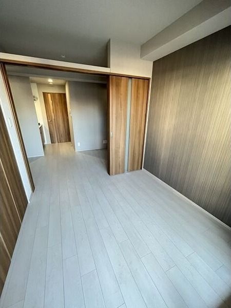 スプランディッド新大阪EASTの居間写真