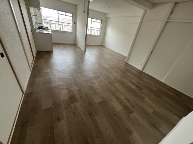 上湊川高層1号棟の居間写真