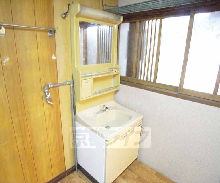 洗面設備　独立洗面台です。