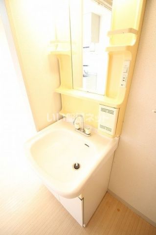 【三島市富士ビレッジのアパートの洗面設備】