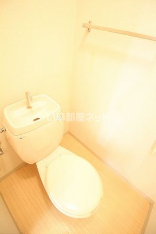 【三島市富士ビレッジのアパートのトイレ】