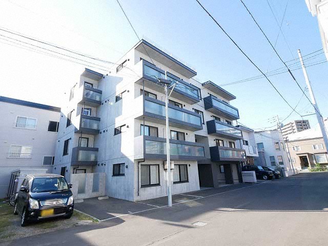 札幌市北区北三十六条西のマンションの建物外観