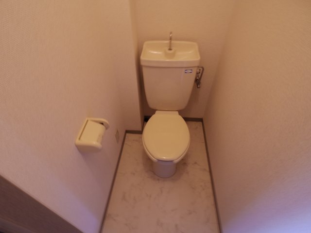 【静岡市清水区蜂ヶ谷のアパートのトイレ】
