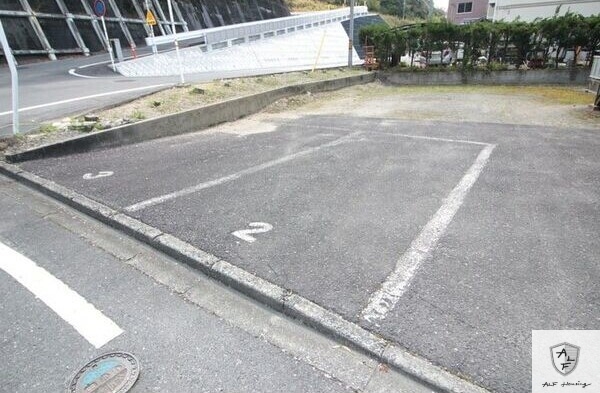 【土岐市土岐津町土岐口のアパートの駐車場】