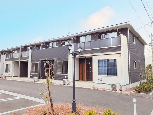 出雲市渡橋町のアパートの建物外観