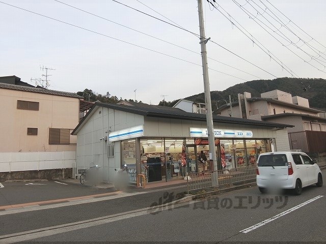 【京都市山科区小山中ノ川町のアパートのコンビニ】