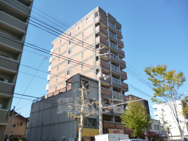 【京都市右京区西院東淳和院町のマンションの建物外観】