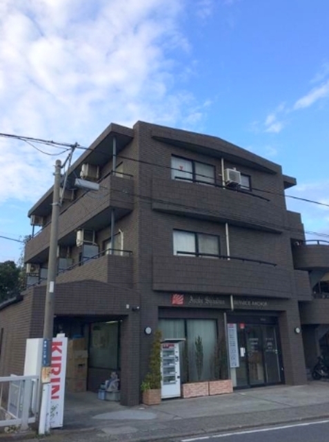 腰越松本ビルの建物外観