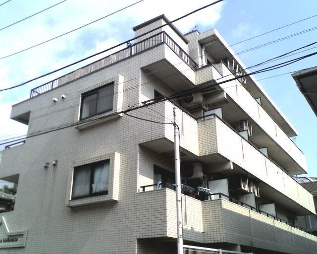 【横浜市青葉区千草台のマンションのエントランス】