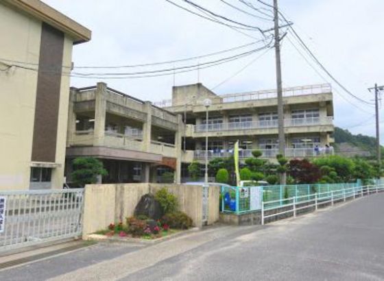 【岡山市北区田益のアパートの中学校】