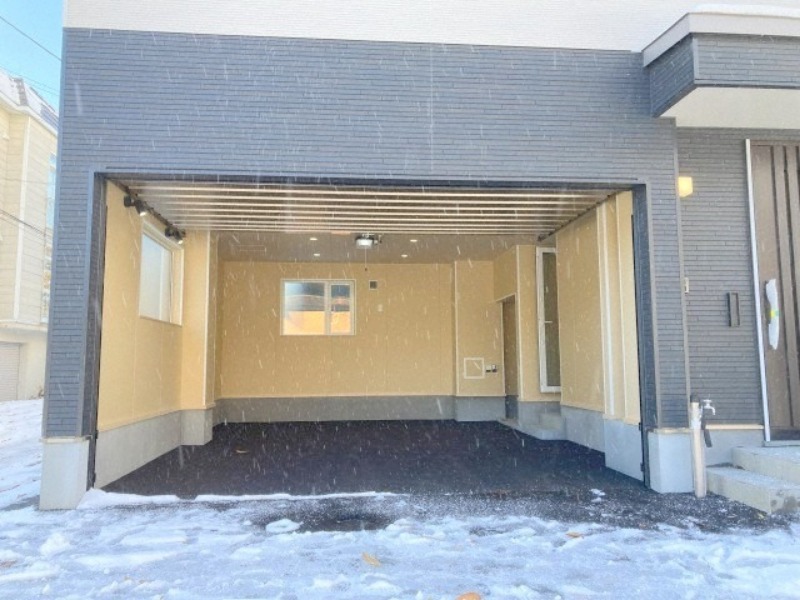 駐車場　大型ガレージです！