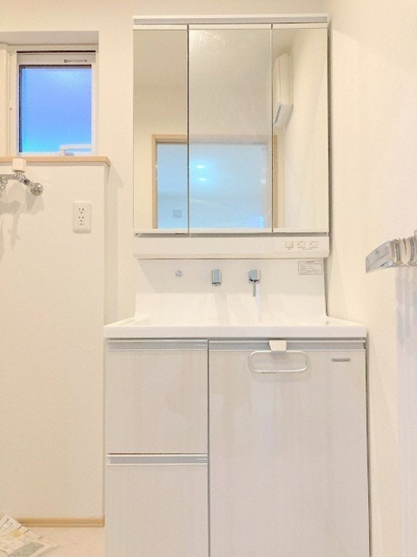 洗面設備　シャンプードレッサーで便利です♪