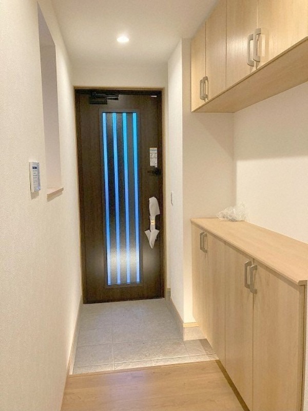 玄関　玄関スペース、シューズボックス付きです♪