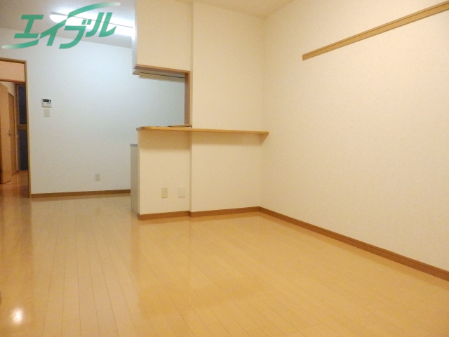 居室・リビング　同物件別部屋写真