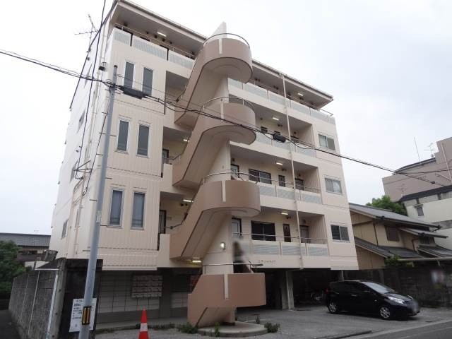 建物外観　現況が相違する場合は現況を優先致します。