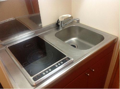 キッチン　電気コンロなので火災の心配も少ないです！