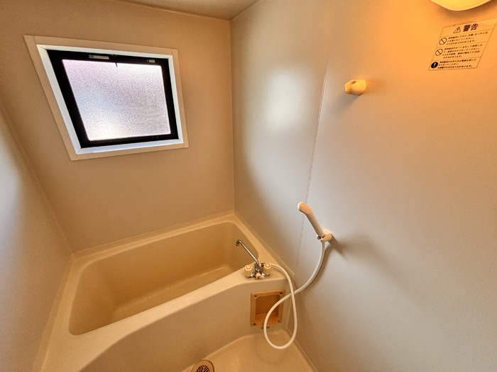 バス・シャワールーム　コンパクトで使いやすいお風呂です