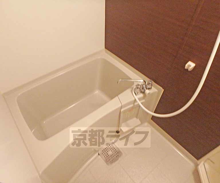 バス・シャワールーム　ゆったり浸かれるお風呂です。