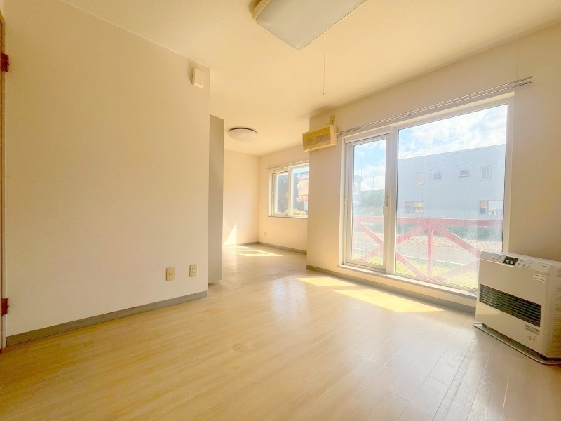 居室・リビング　明るく広々リビングスペース♪