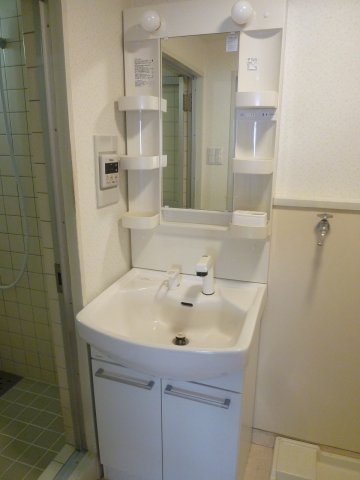 洗面設備　独立洗面台、洗濯機パン