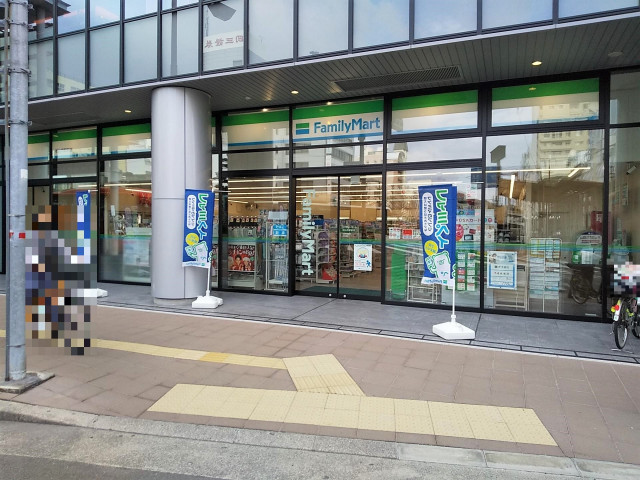コンビニ　ファミリーマート　松山市駅前店（コンビニ）まで165m