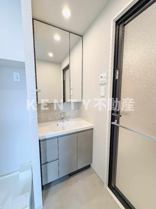 洗面設備　脱衣スペースもあります