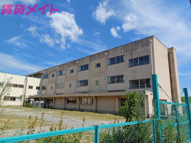 中学校　四日市市立塩浜中学校（中学校）まで441m