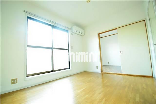 居室・リビング　６帖のフローリングのお部屋です☆
