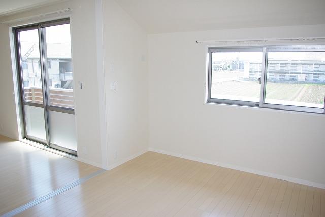 その他部屋・スペース　落ち着いて過ごせるお部屋なので、寝室にいかがでしょうか