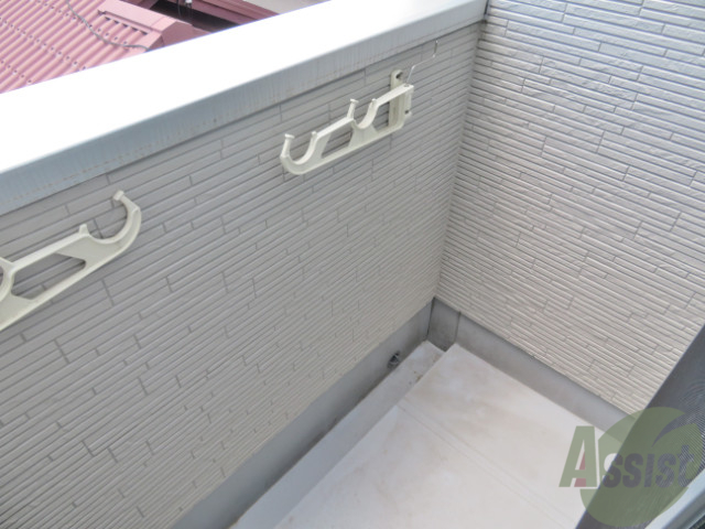 バルコニー　バルコニーがあるので洗濯物は外に干せそうですね。