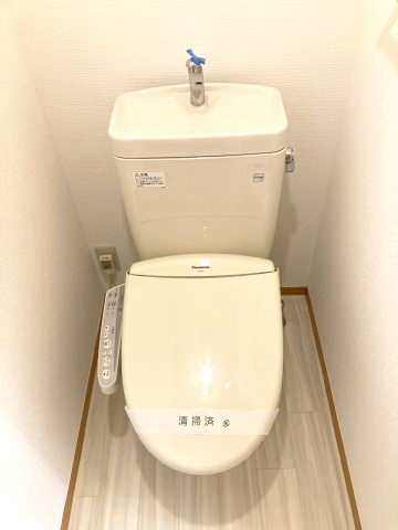 トイレ　嬉しい温水洗浄便座付