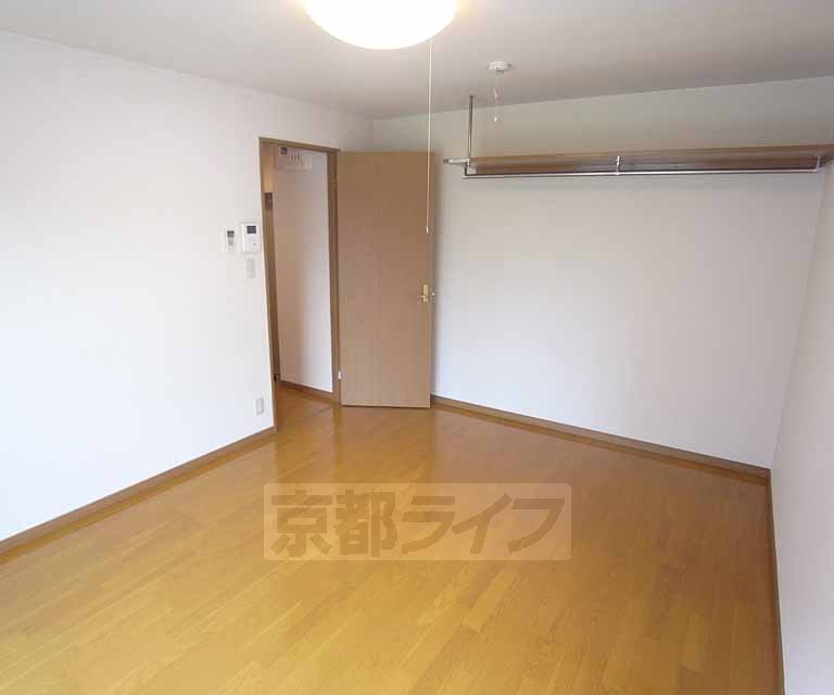 居室・リビング　落ち着いた雰囲気のお部屋です